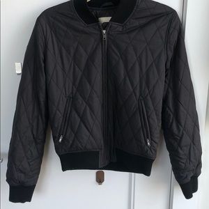 Aritzia Wilfred Free Quilted Bomber. Size S